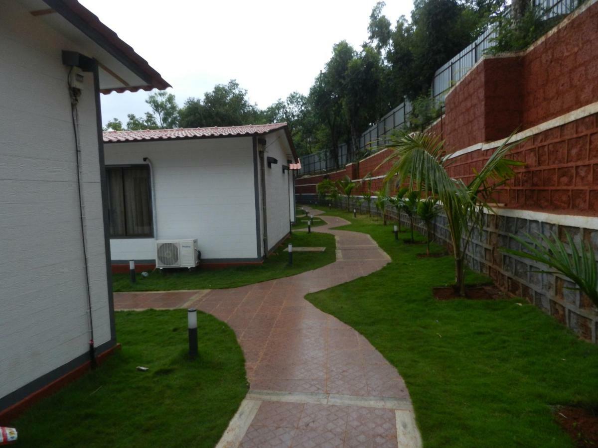 The Nihal Resort Mahābaleshwar Exteriör bild